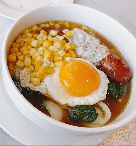 Instant Noodle with Ham and Sausage 火腿肠仔煎蛋公仔面